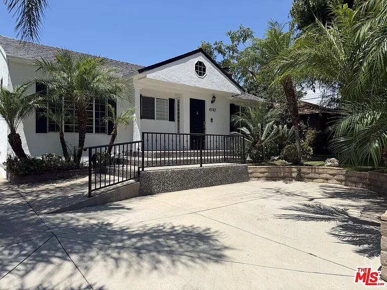 4747 Cartwright Ave — Photo 13