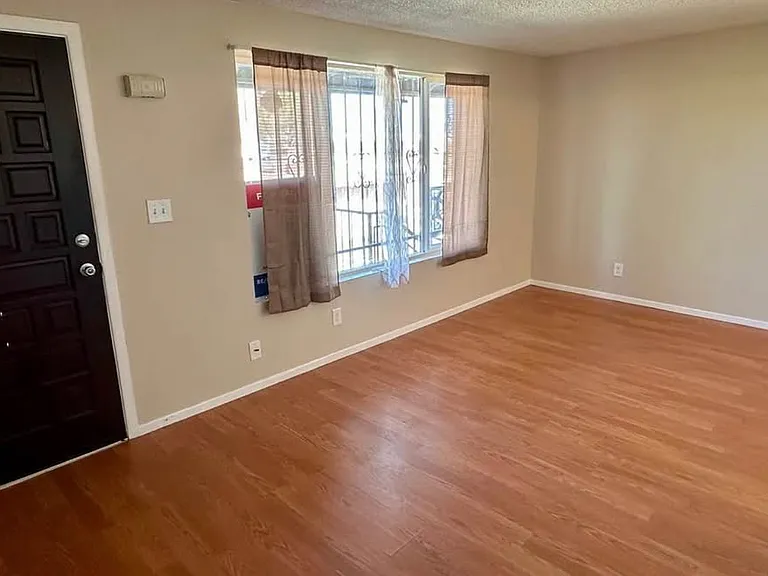 2411 W Hazelwood St #277 — Photo 3