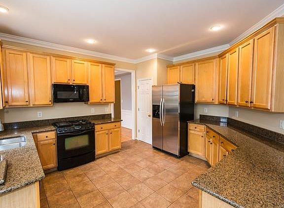 3rd image of 4808 Autumnwood Dr