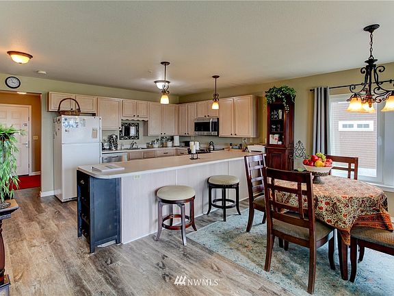 4th image of 501 Shoreview Drive SW #101