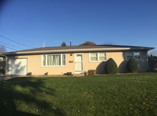 605 10th St #A, Silvis, IL 61282