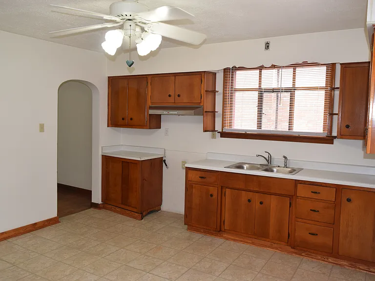 861 Brackenridge Ave — Photo 2