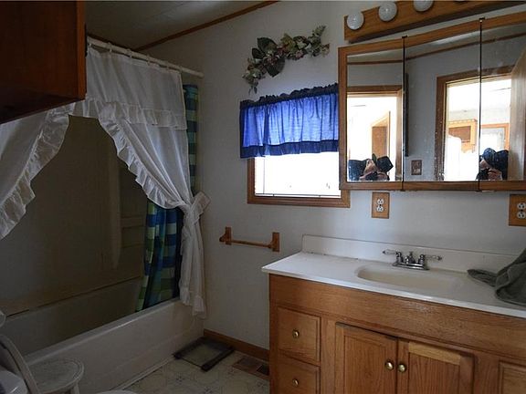 3rd image of 1004 Trenton Ave