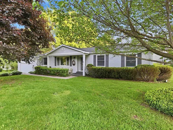 10062 E Claremont Dr, Traverse City, MI 49684