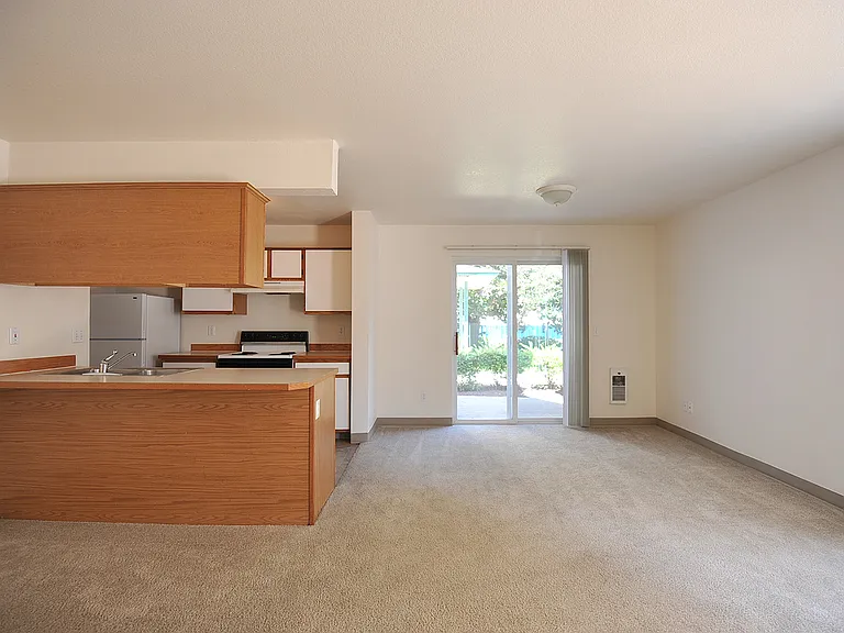 Emerald Pointe — Photo 18