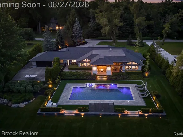 7400 Parkstone Ln, Bloomfield Hills, MI 48301