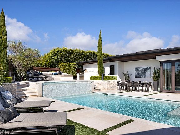 4th image of 4512 Roxbury Rd