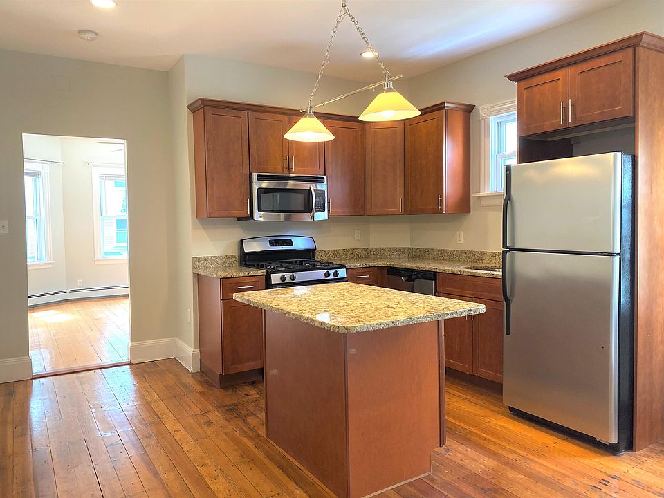 1st image of 32 Forbes St #2