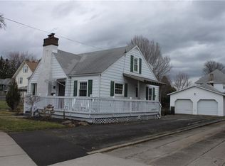 11 Sharon St, Geneva, NY 14456