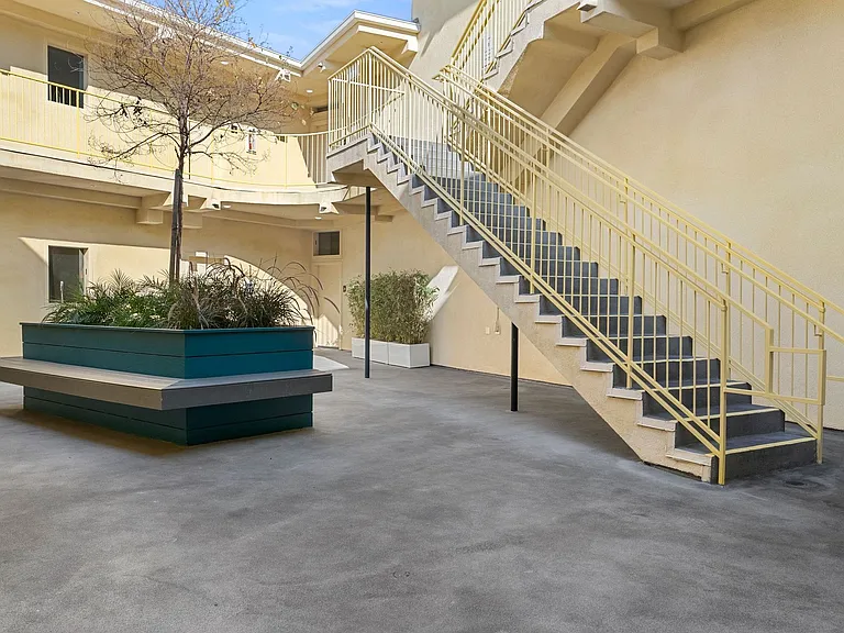 Arroyo LA Designer Studio Community Living — Photo 13