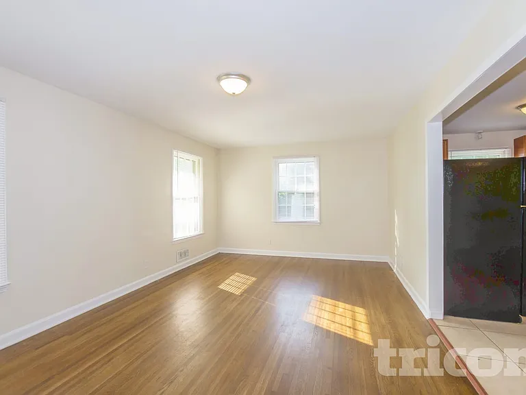 4200 Gladstone Ln — Photo 2