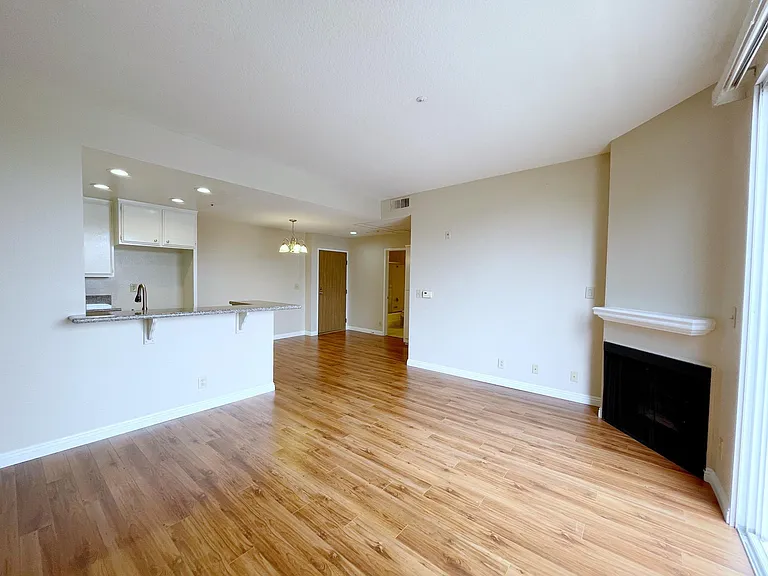 158 S Madison Ave — Photo 9