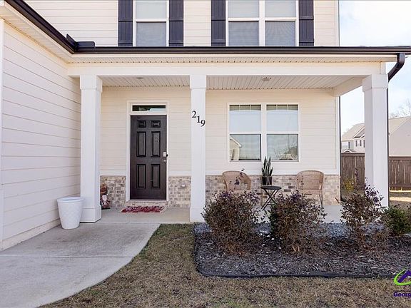 4th image of 219 Barnyard Way