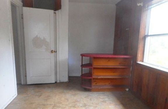 2nd image of 1916 Gillis St