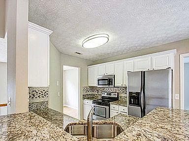 2nd image of 1101 Sagamore Ln