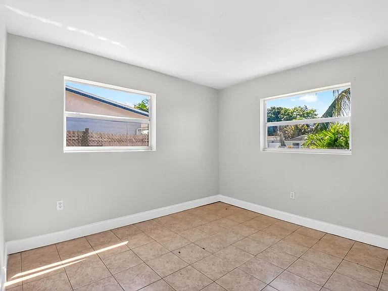 775 Snead Cir — Photo 17