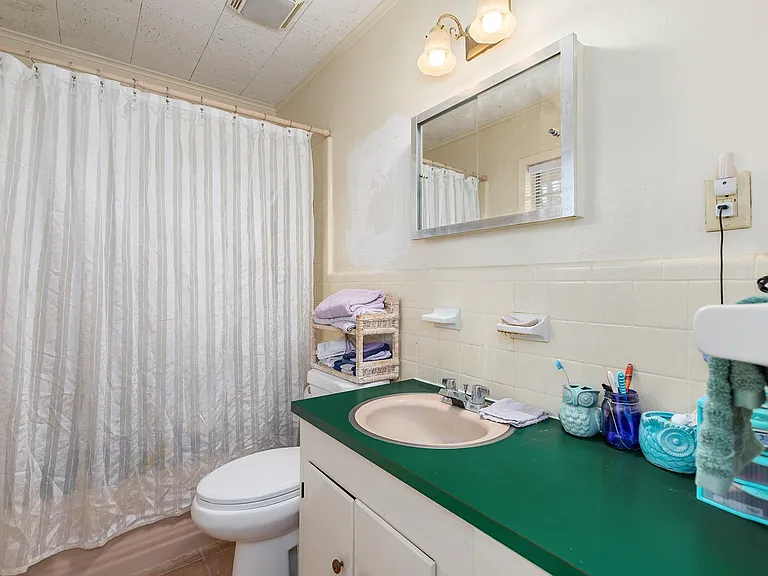 1105 Ada St — Photo 17