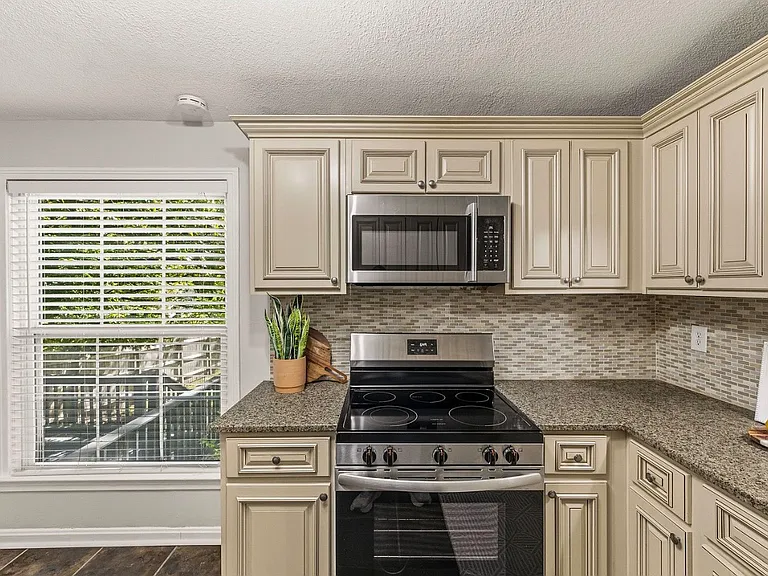 6739 Roe Ave — Photo 43