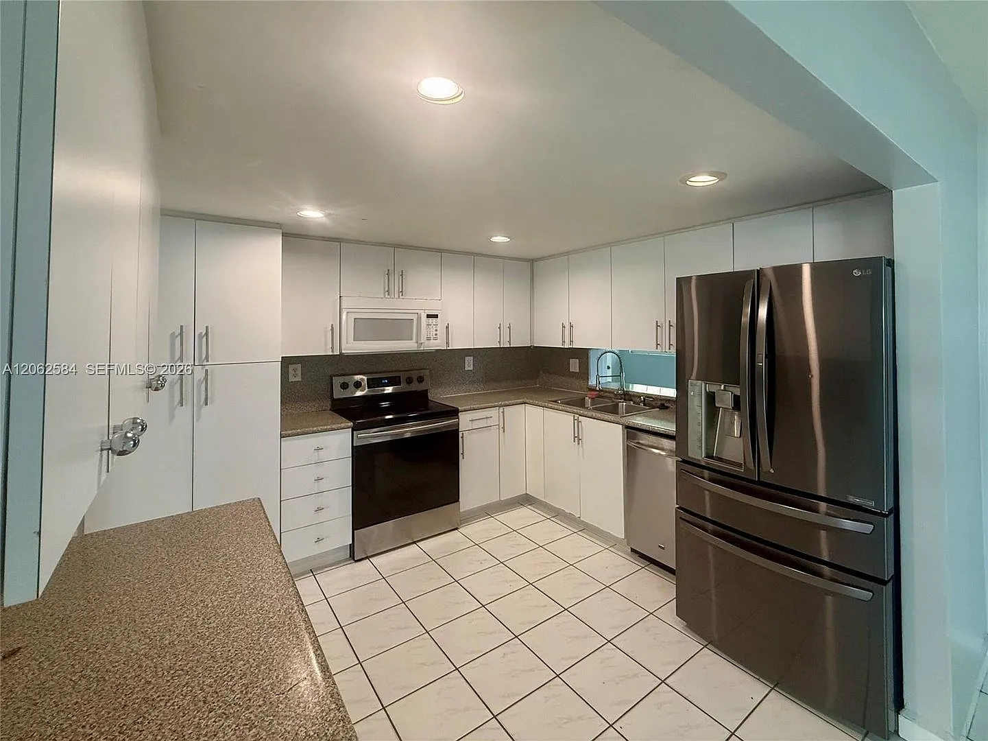 7710 NW 5th Street, Pembroke Pines, FL 33024 — Photo 1