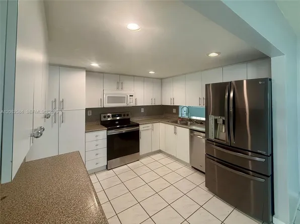 7710 NW 5th St, Hollywood, FL 33024