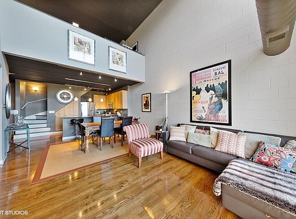 4th image of 1100 W Montrose Ave APT 504