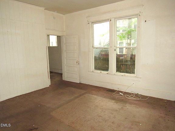 5th image of 804 Lancaster St