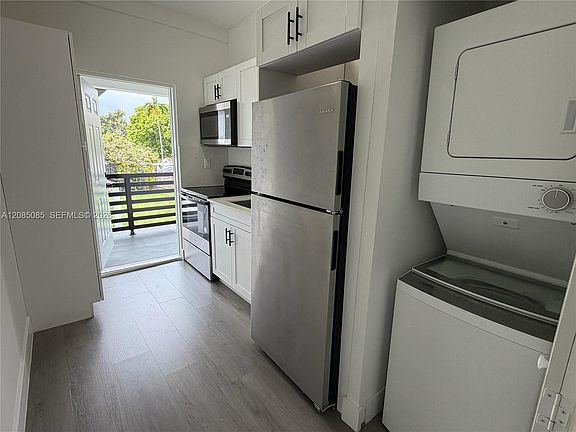 4th image of 638 SW 21st Ave #3