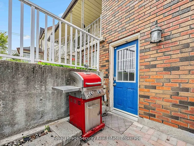 97 John St E #2 — Photo 12