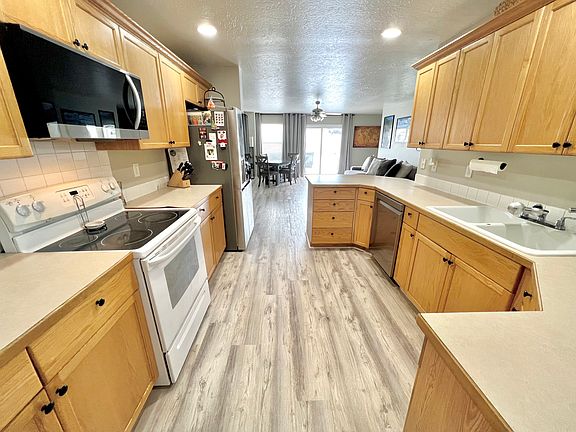5th image of 1700 NE Cinder Loop