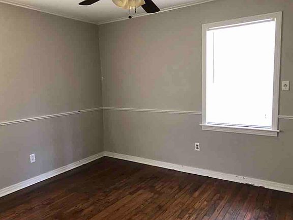 4th image of 260 W Alexander Ave