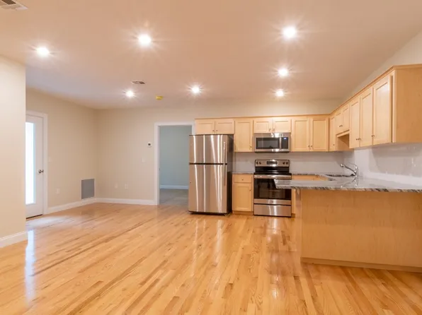 80 N Meadows Rd #105, Medfield, MA 02052