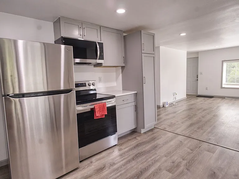 3494 Ludlow Ave — Photo 8