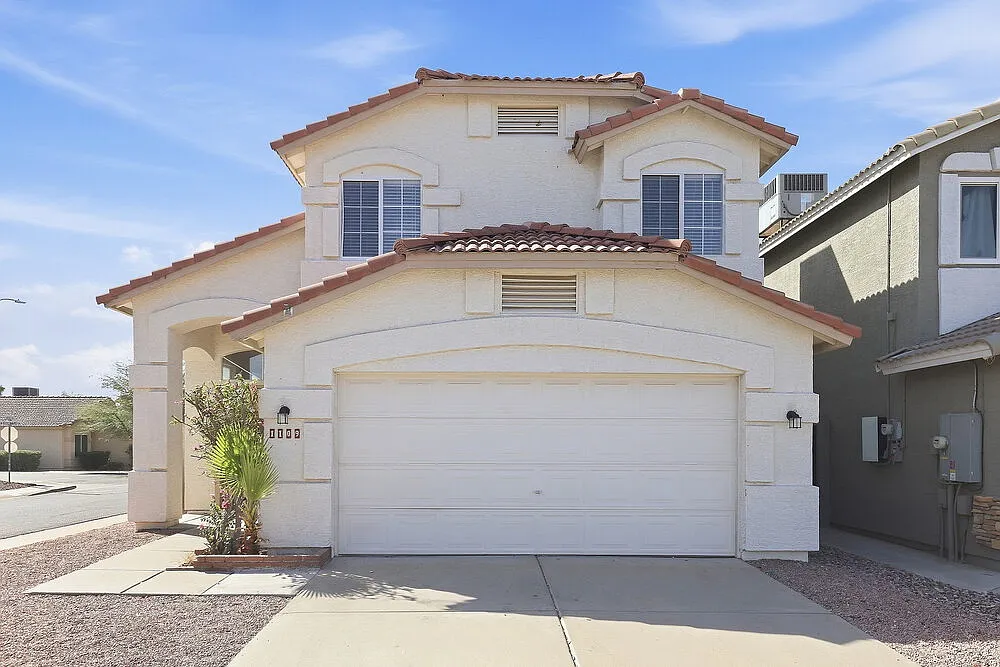 3 bed, 2.5 bath, 1689 sqft, $2,375 — Photo 1