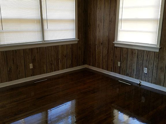 3rd image of 3310 Lynhaven Ave