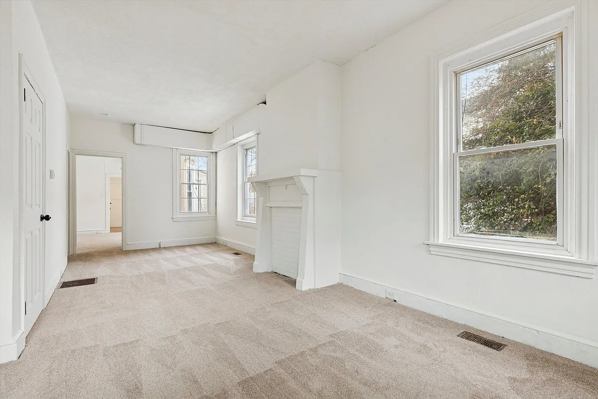 Building Photo - 415 Walnut St #1