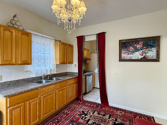 5th image of 4291 Piedmont Ave Unit B