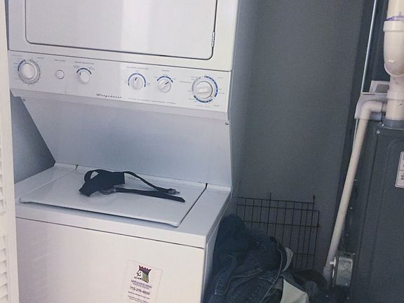 3rd image of 1532 W Rosemont Ave APT Ge