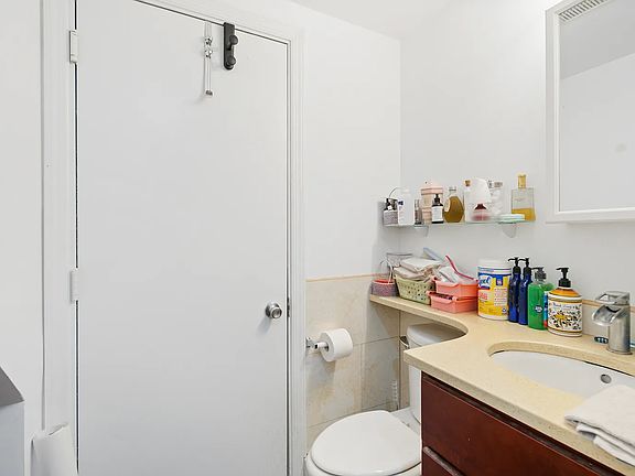 5th image of 2835 W 23rd St