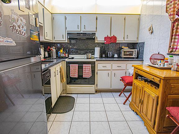 4th image of 2850 Somerset Drive #307L