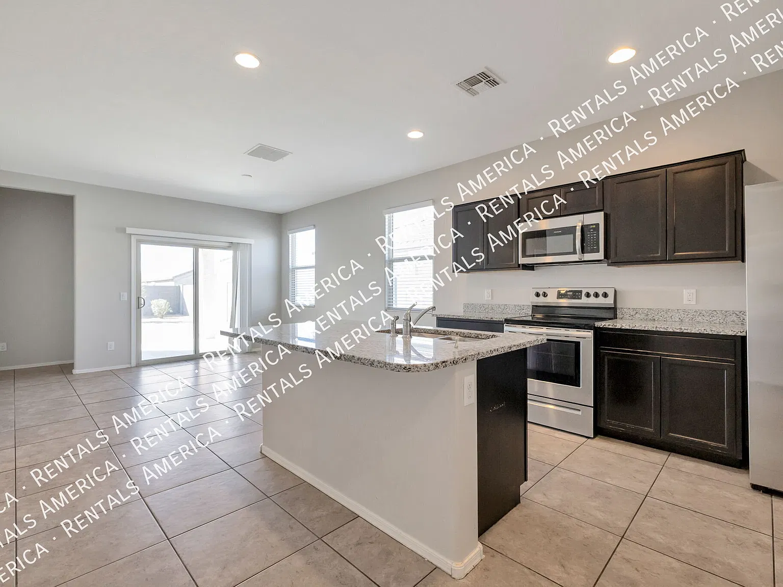 3 bed, 1278 sqft, $1,490 — Photo 4