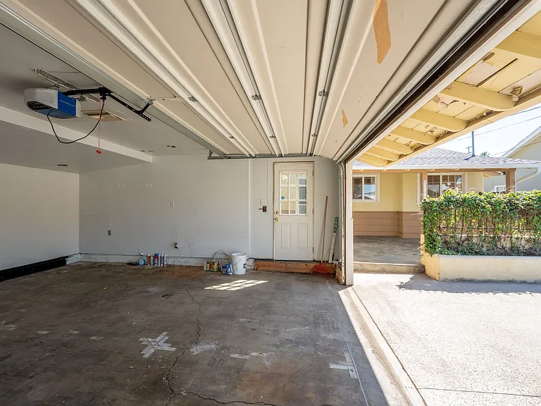 23216 Friar St — Photo 37