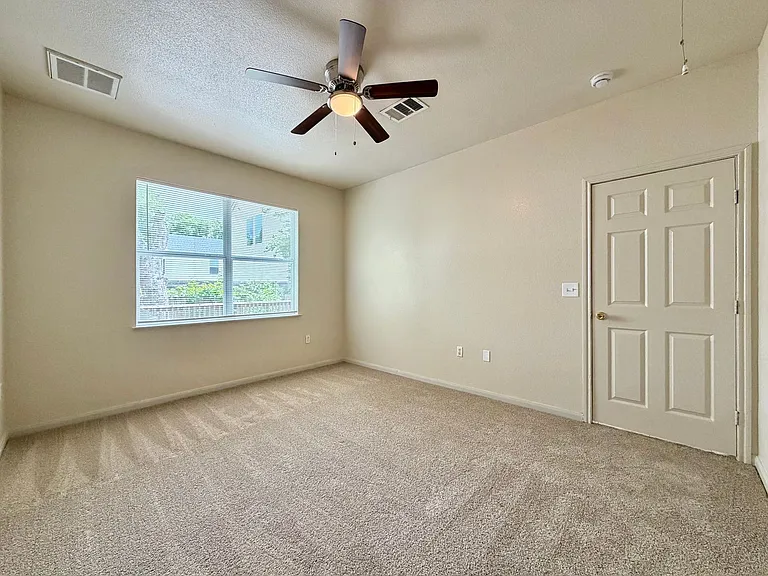 7002 Bennett Ave — Photo 9