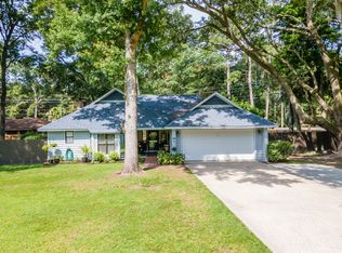 14 Chesterfield Lake Dr, Beaufort, SC 29906