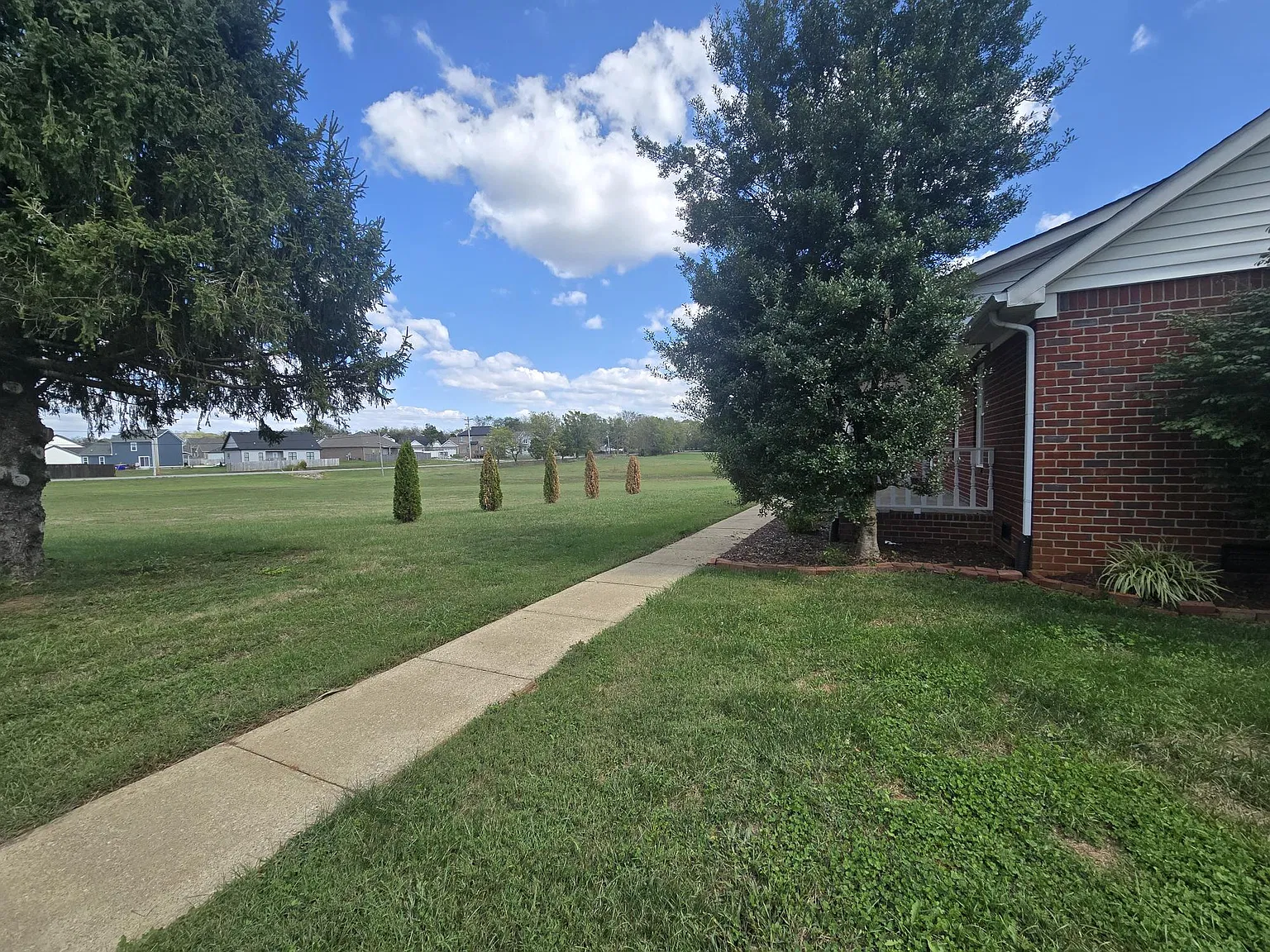 3 bed, 2042 sqft, $2,400 — Photo 4