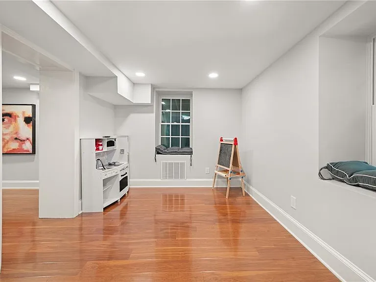 1785 Meadowdale Ave NE — Photo 35