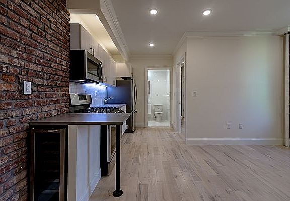 2nd image of 1075 Greene Ave #309