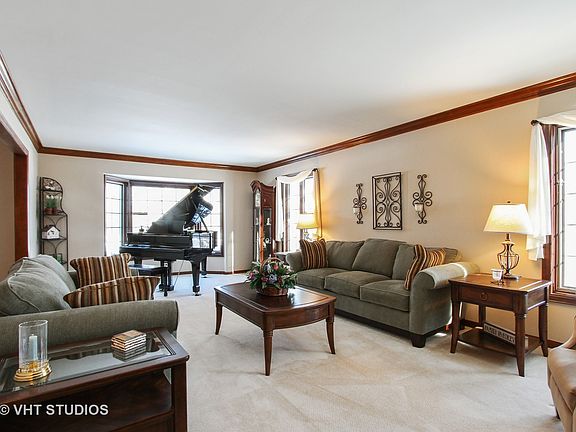 3rd image of 22249 Cambridge Dr