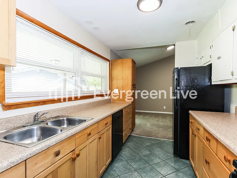 3357 Wedgewood Dr — Photo 6