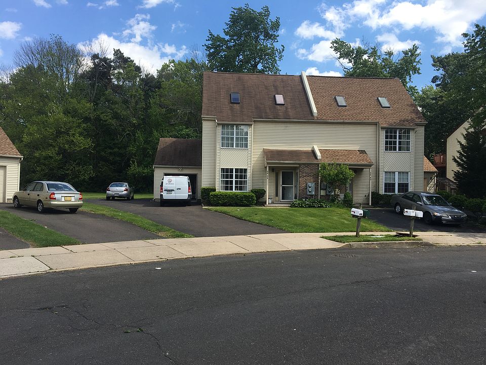 2nd image of 46 Sandybrooke Dr