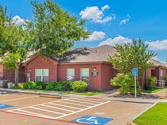 2nd image of 902 W Eldorado Pkwy #2419968